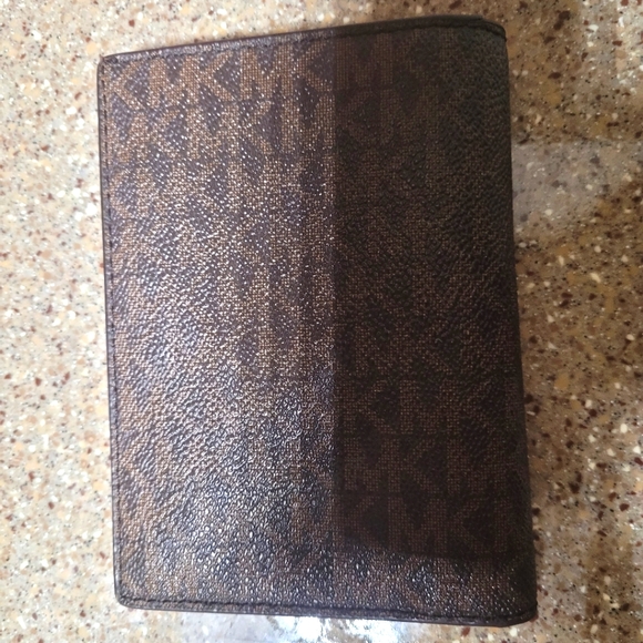Michael Kors Logo Passport Case/Wallet - Picture 2 of 5